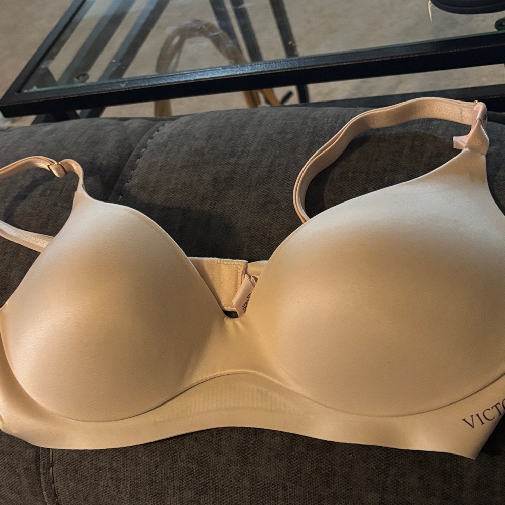 NWT VS lightly lined bra